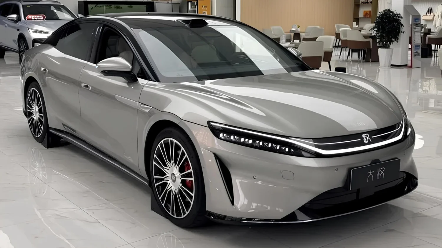 Флагманский седан BYD Da Han EV добрался до дилеров в Китае