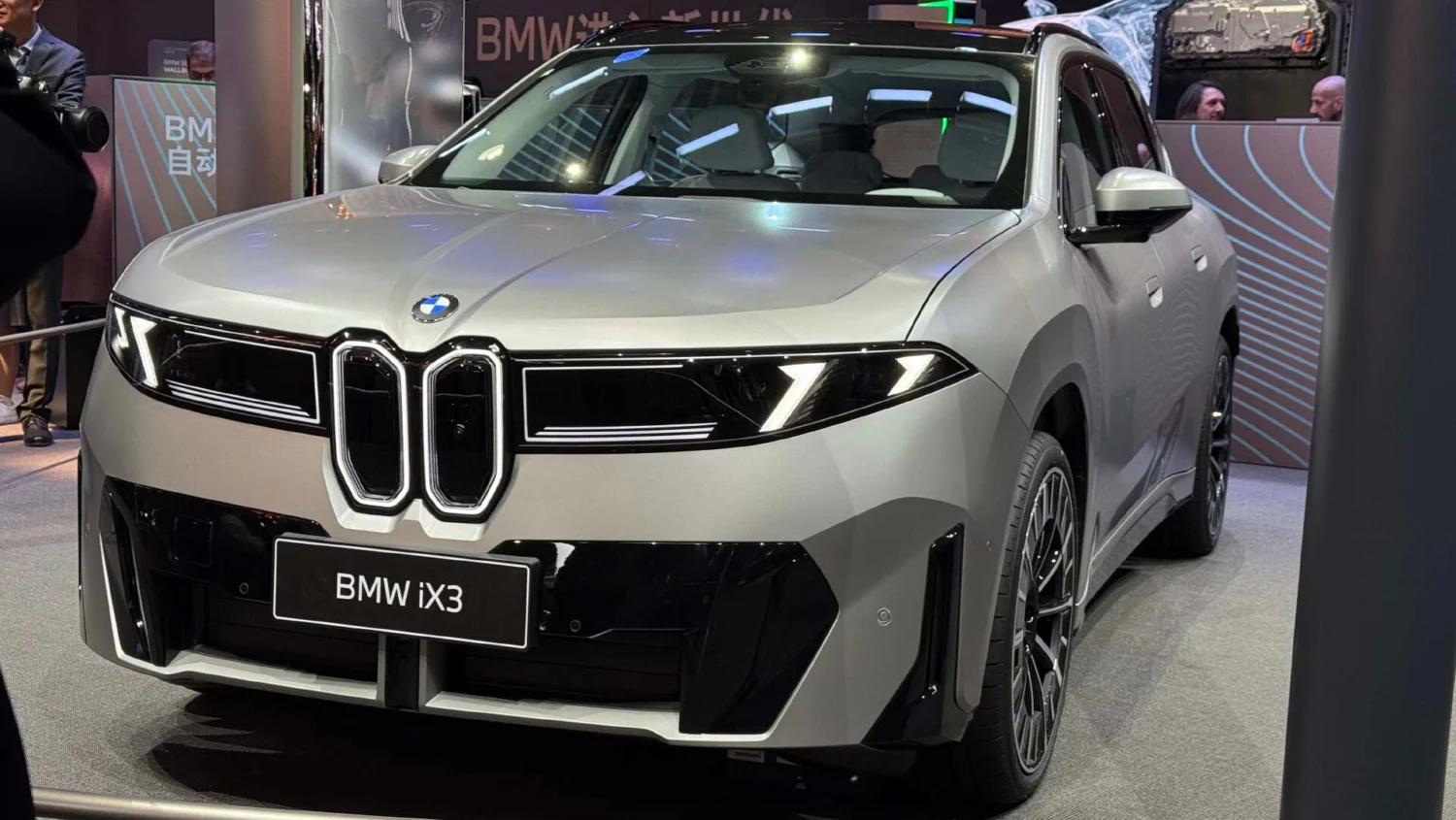 BMW iX3 в Китае: рекордные предзаказы при дефиците машин в шоурумах