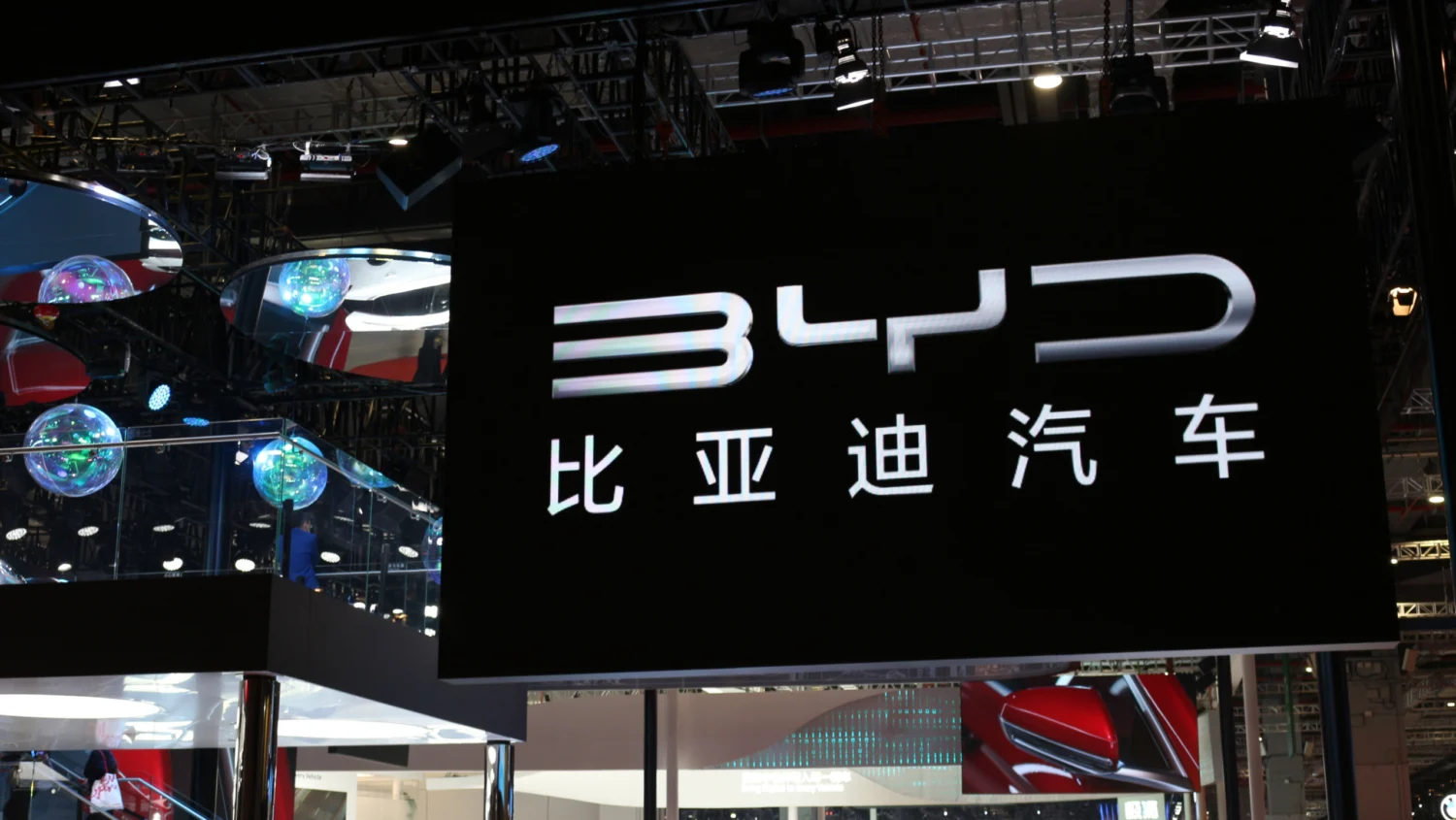 BYD: экспорт растет, но продажи падают из-за дефицита батарей второго поколения