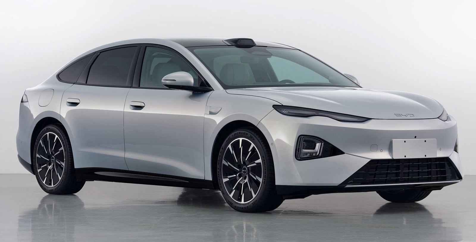 BYD обновила седан Seal 07: больше размеры и мощнее