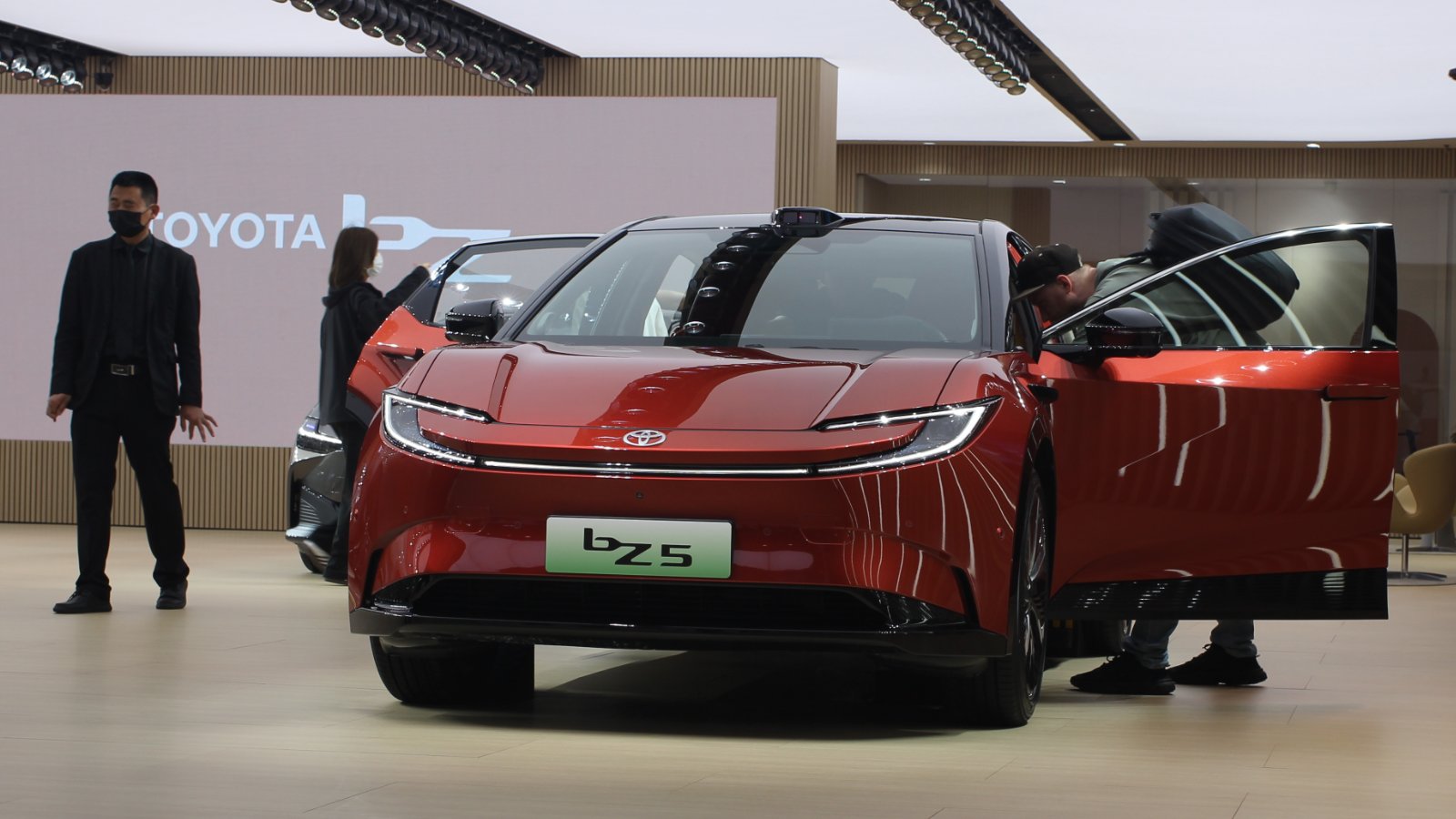 Toyota запустит выпуск EREV в Китае в 2027 году и нарастит производство до 400 тысяч машин