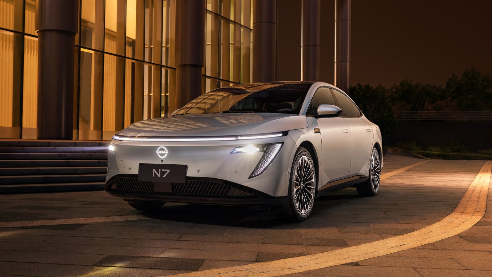 Dongfeng Nissan представит обновлённый электрический седан N7 22 сентября