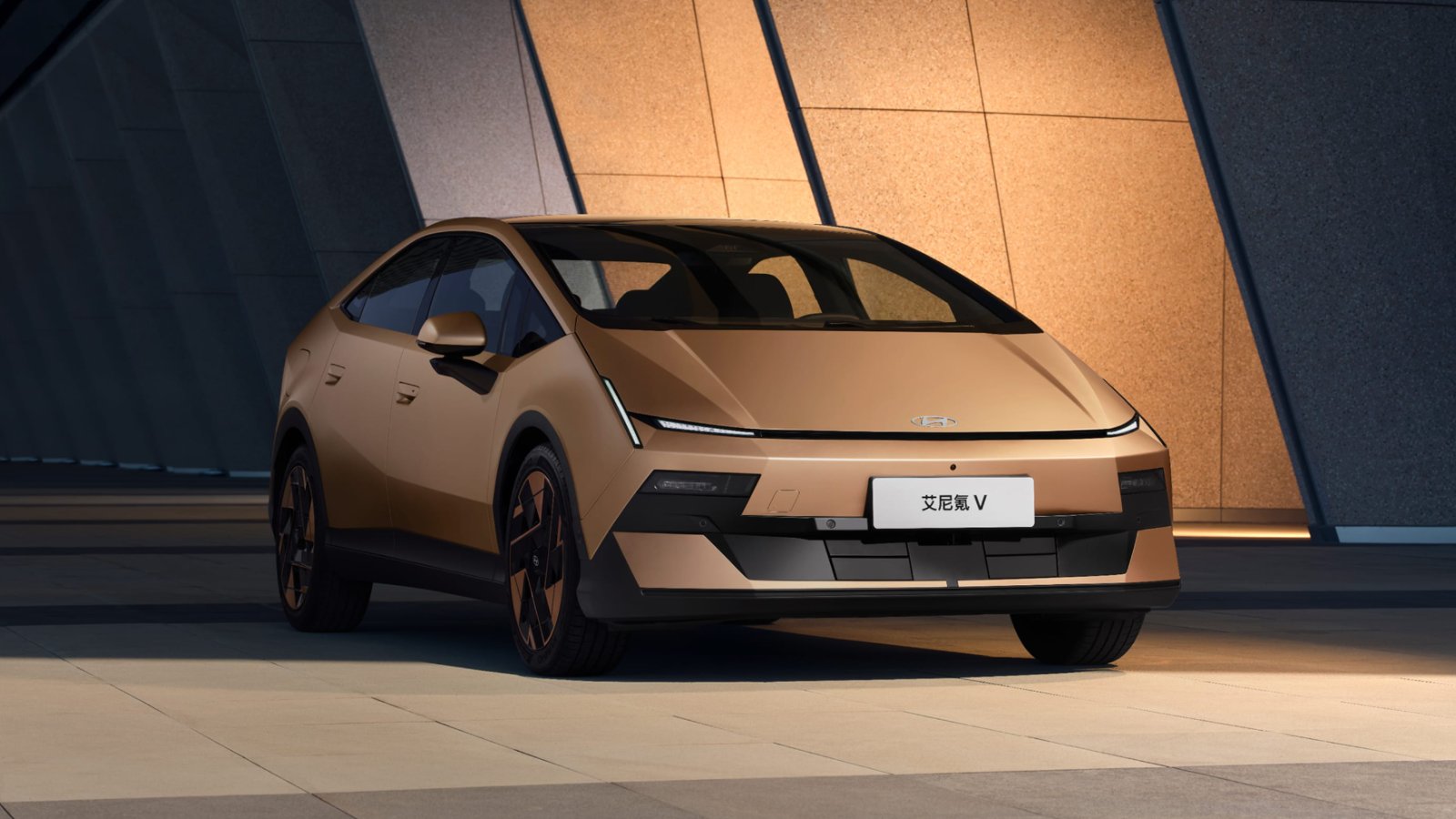 Hyundai представила в Китае электрический седан Ioniq V по цене от 99 900 юаней