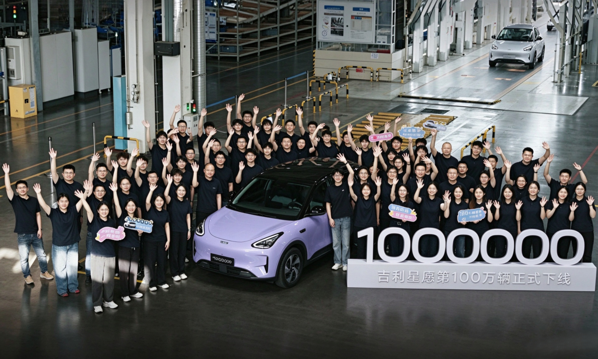 Geely EX2: миллионный электромобиль сошёл с конвейера через два года после дебюта