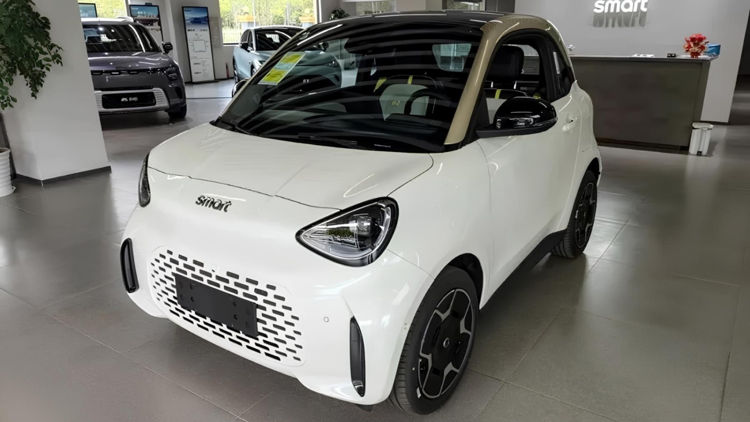 Smart #2 от Geely и Mercedes-Benz добрался до дилеров Китая после премьеры в Париже