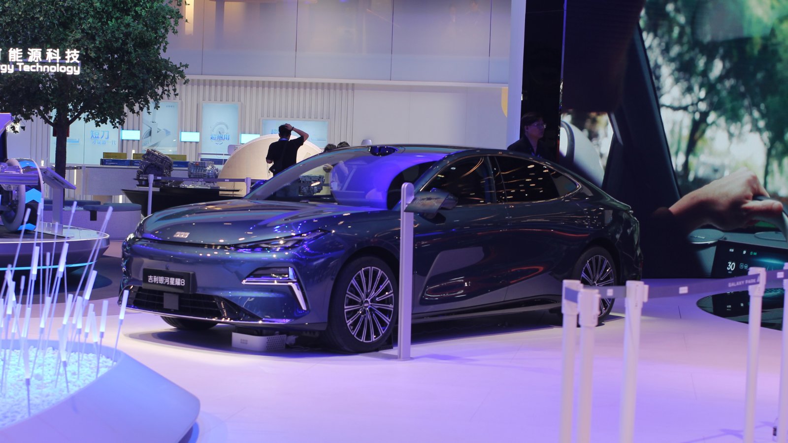 Geely Holding с 2027 года внедрит сервисы Google в зарубежные модели