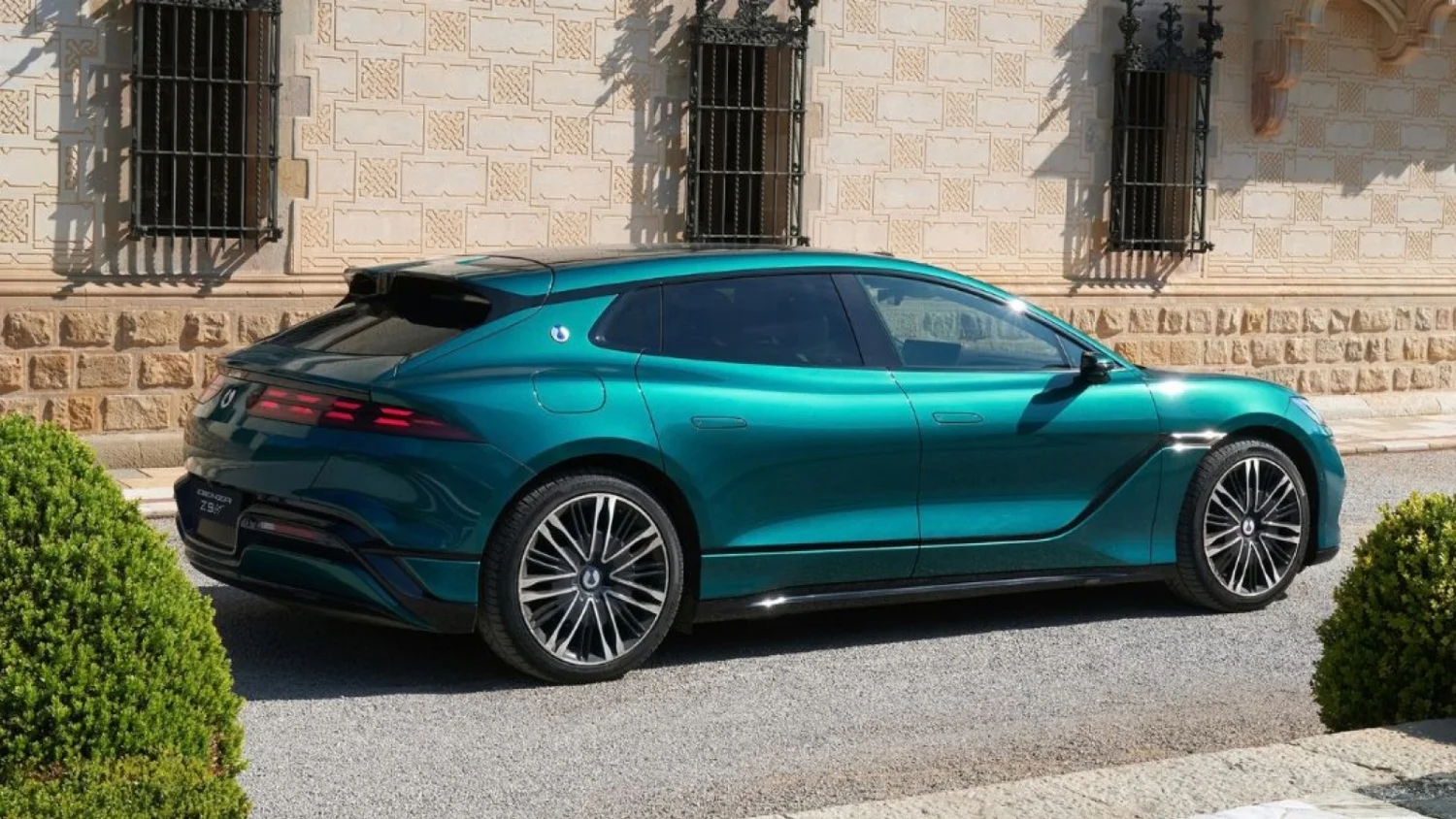 Denza Z9 GT станет первым автомобилем BYD с системой God's Eye в Европе