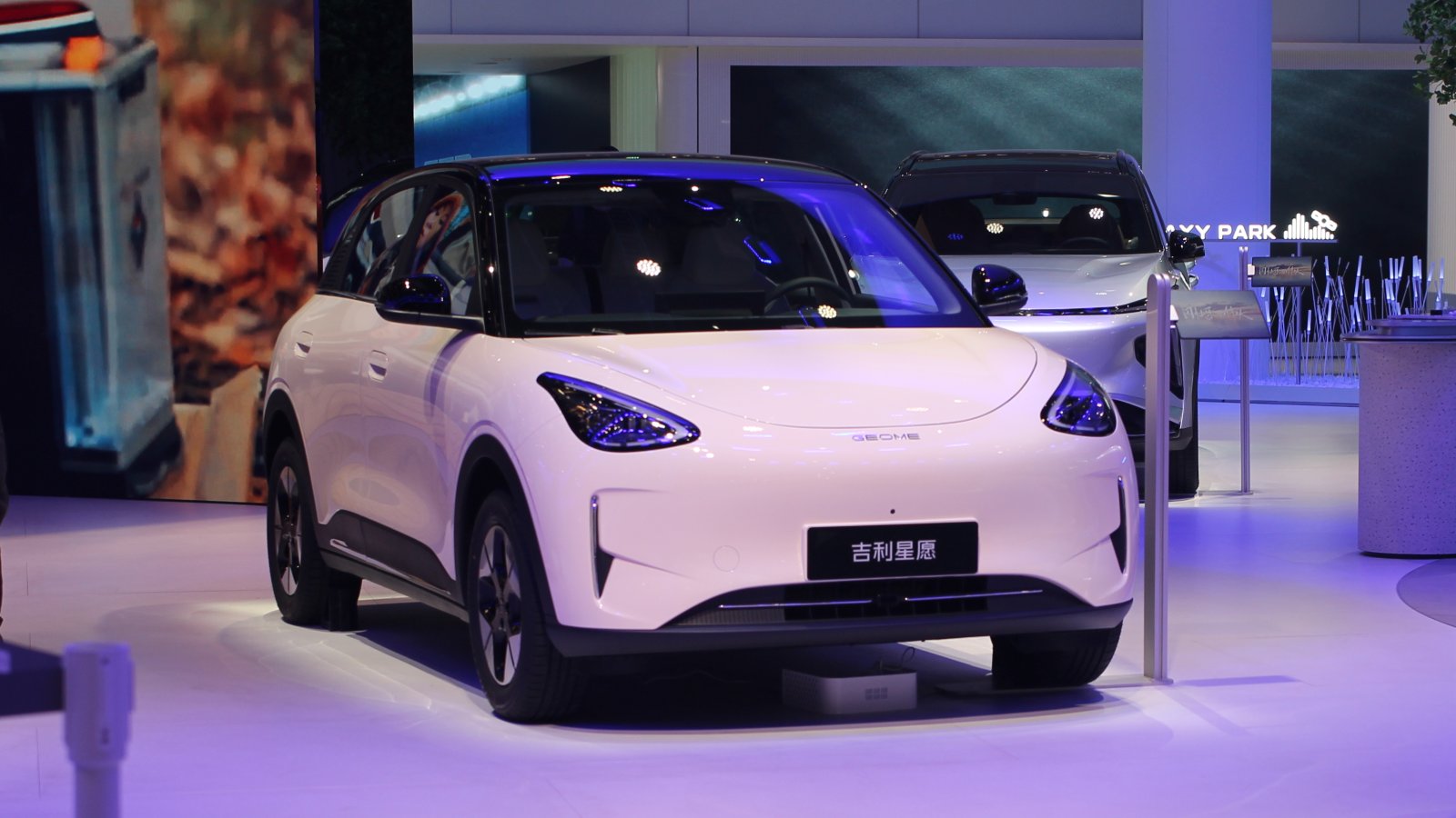 Geely выпустила миллионный электромобиль Xingyuan: одна машина в минуту